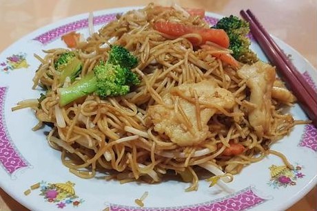 Nouilles sautées aux légumes et au poulet